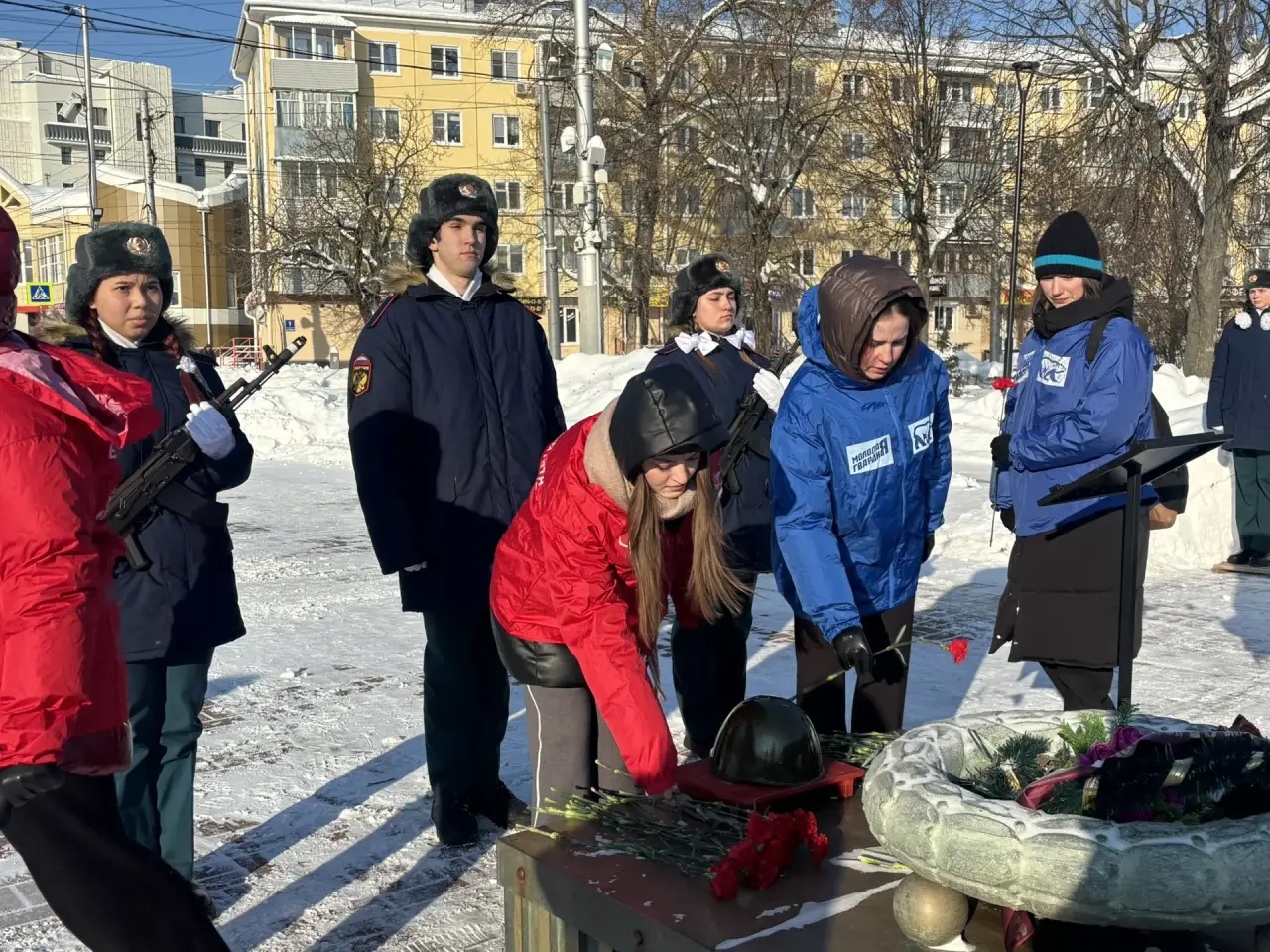 Студенты Финансового университета в Калуге почтили память героев Сталинградской битвы