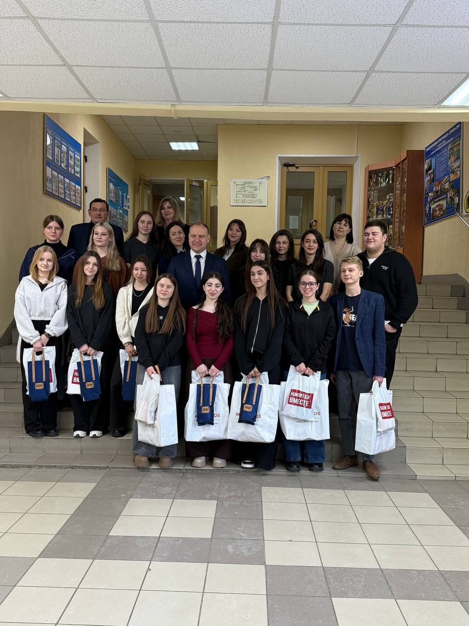 Накормили студентов и зажгли!